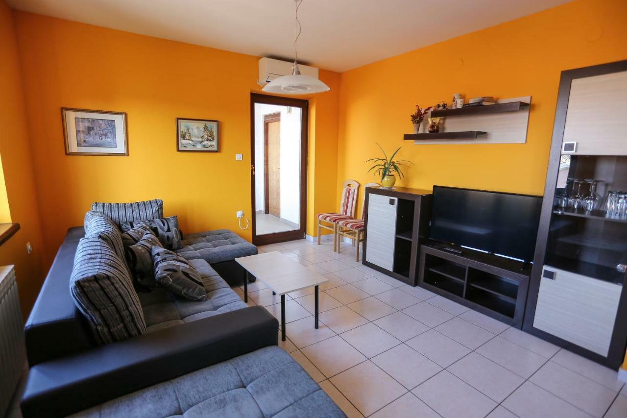 Apartment Sunny Place プーラ エクステリア 写真